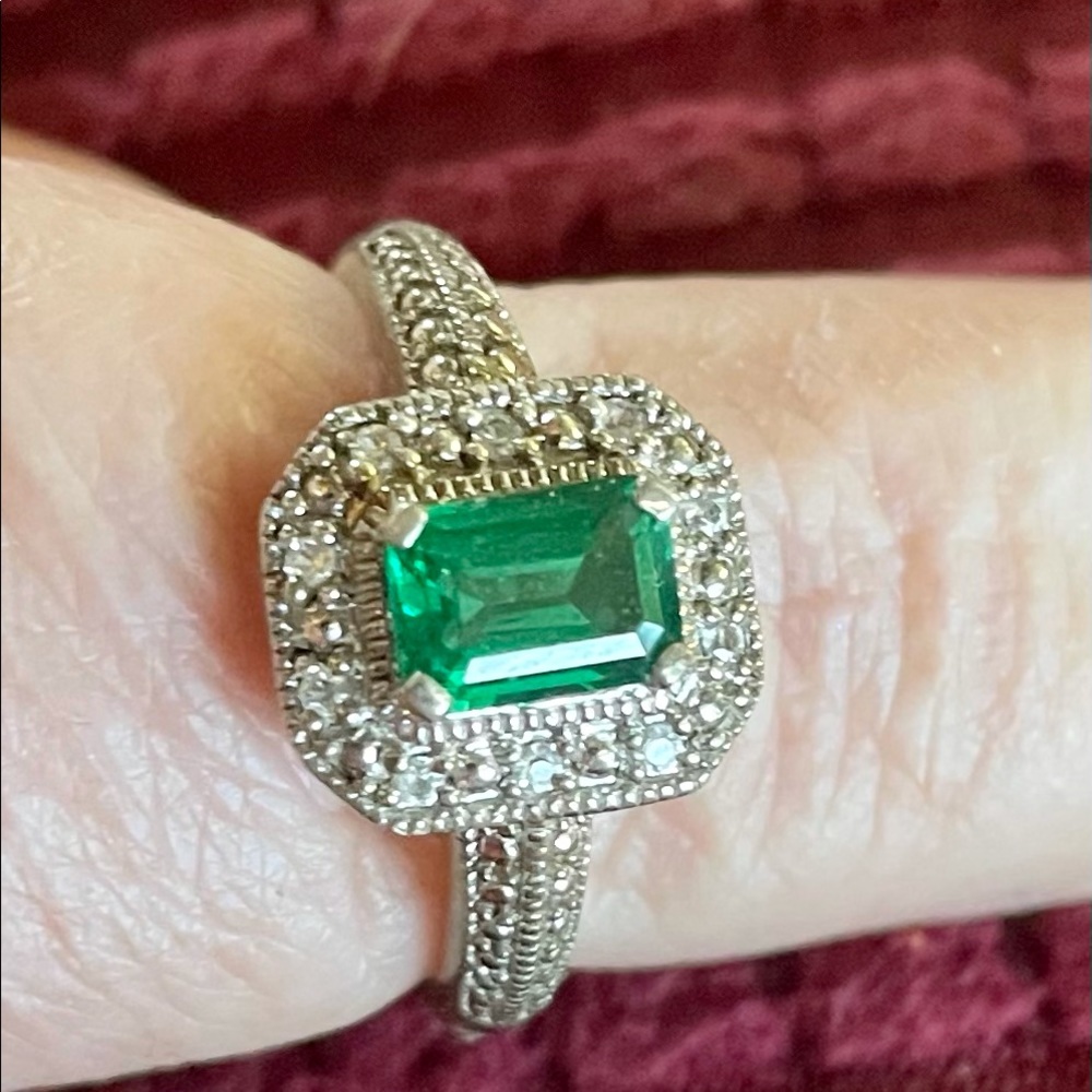 Sterling Silver Emerald Ring with Diamonds 💍